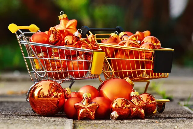 christmas shopping, shopping trolleys, christmas baubles, christmas, business, shopping cart, transport, metal, purchasing, shopping, online, order, online shopping, fun, supermarket, shopping basket, shopping venture. Checking whether product expectations match the purchase page